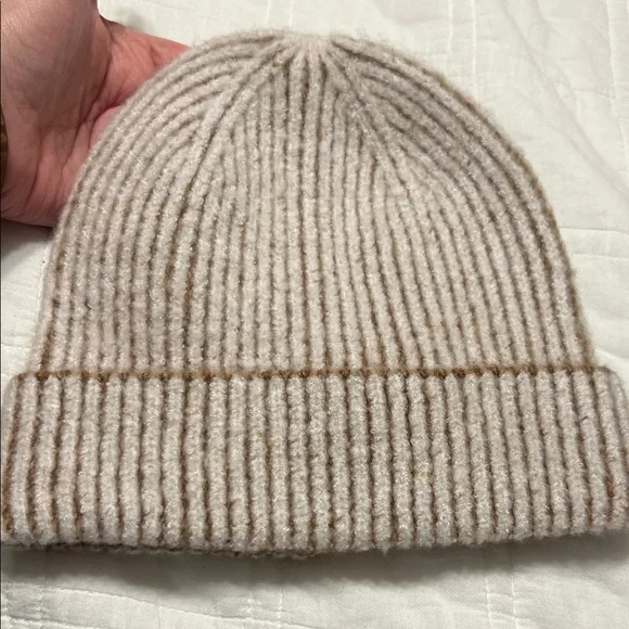 Cozy Knit Aerie Beanie and Gloves Set - Picture 2 of 5